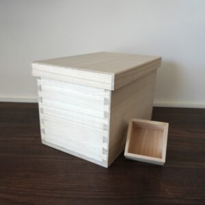桐箱屋さんの米びつ5Kg（1合枡付き）